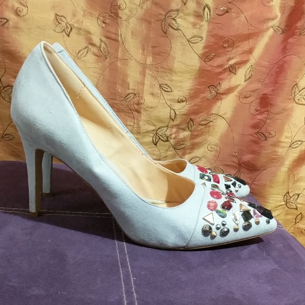 Shoes - Picture 2 of 4